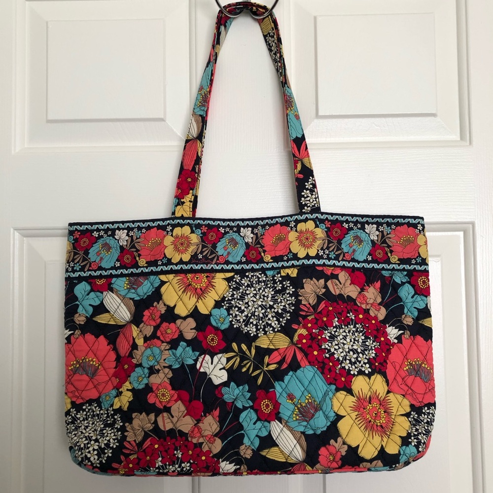 Vera Bradley East West Tote - Happy Snails